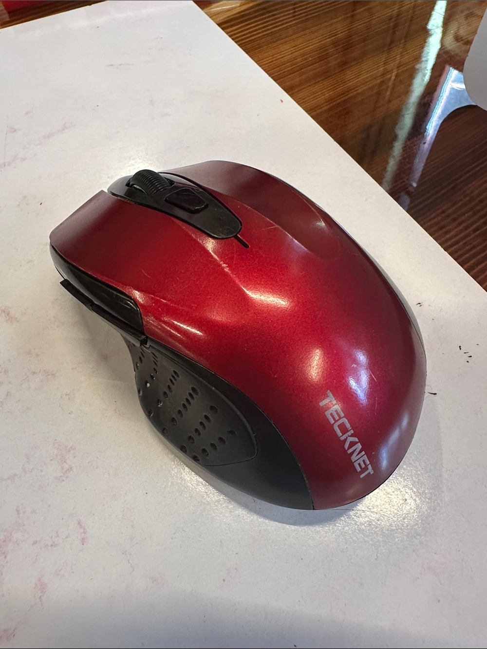 Red Wireless Optical Mouse - Ergonomic Design
